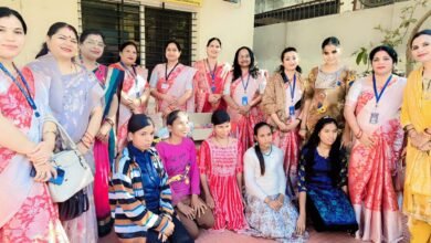 SECL की श्रद्धा महिला कल्याण मंडल ने दृष्टि बाधित बच्चों की  हौसला अफजाई और बांटे फल और बिस्किट