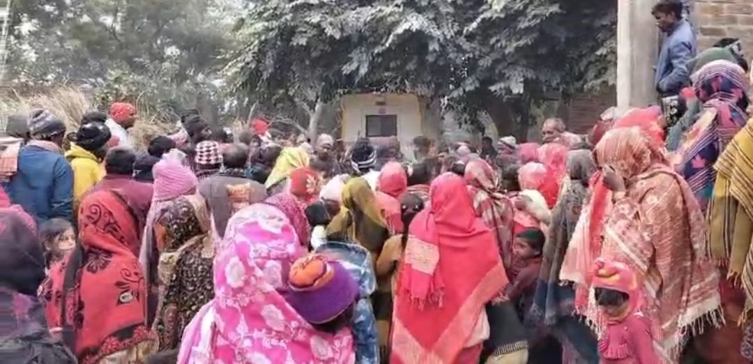 अमेठी में युवक की हत्या कर शव गोमती नदी में फेंका, घटनास्थल से चप्पल व खून के धब्बे बरामद