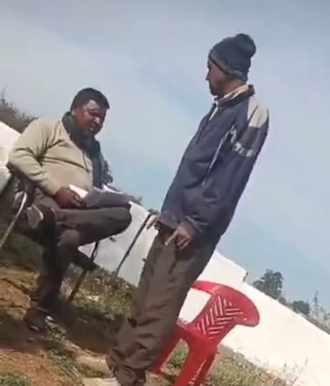 मैहर: बहाली के बाद फिर नशे में स्कूल पहुंचे हेडमास्टर, वीडियो वायरल; अभिभावकों में आक्रोश