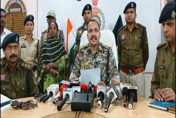 5 लाख की इनामी नक्सली भूमिका ने धमतरी में किया सरेंडर, कई घटनाओं में थी शामिल