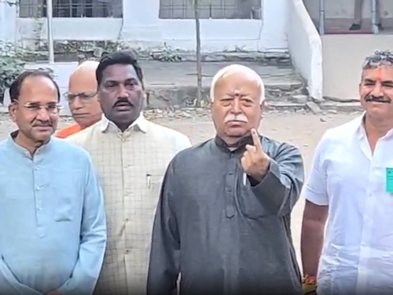 Maharashtra BMC Election 2026 LIVE: दिग्गजों ने डाला वोट, सचिन तेंदुलकर, अक्षय कुमार, मोहन भागवत समेत इन हस्तियों ने किया मतदान