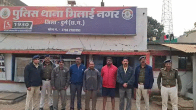 व्हाट्सऐप ग्रुप बनाकर जुआ-सट्टा खिलाने वाले 7 गिरफ्तार:बाजार में चल रहा था खुलेआम सट्टा, 23 हजार नकद और 7 मोबाइल जब्त व्हाट्सऐप ग्रुप बनाकर जुआ-सट्टा खिलाने वाले 7 गिरफ्तार:बाजार में चल रहा था खुलेआम सट्टा, 23 हजार नकद और 7 मोबाइल जब्त