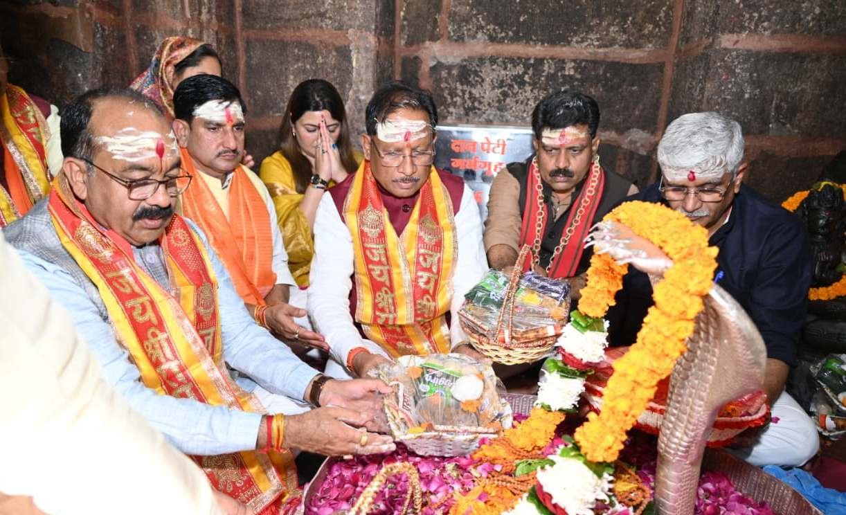 नववर्ष पर मुख्यमंत्री विष्णुदेव साय व केंद्रीय पर्यटन मंत्री ने भोरमदेव मंदिर में की पूजा-अर्चना