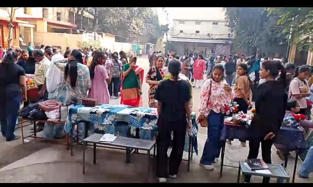 डागा गर्ल्स कॉलेज में स्टूडेंट्स ने लिया आनंद मेले में चटकारे व्यंजनों का मजा