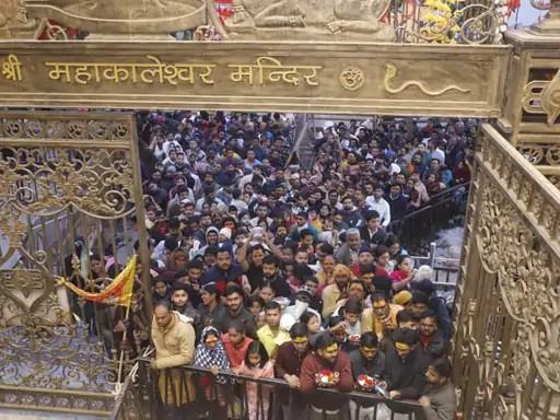 महाकाल मंदिर में गैर हिंदुओं के प्रवेश पर रोक लगे:पुजारी और हिंदू जागरण मंच की मांग, कहा- सभी 12 ज्योतिर्लिंग में समान व्यवस्था हो