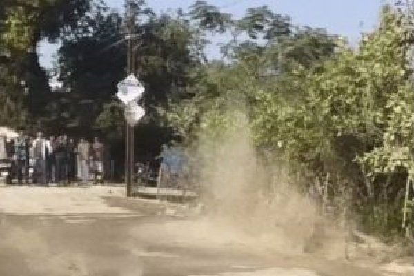 मैहर में नल-जल योजना की पाइपलाइन फूटी, सड़क धंसी; कॉलेज-छात्रावास जलमग्न