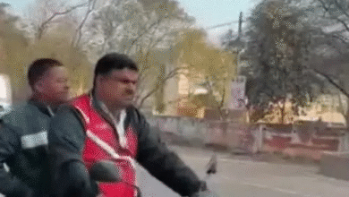 सड़क सुरक्षा माह में मंत्री ने बिना हेलमेट बाइक चलाई:गजेंद्र यादव ने वीडियो पोस्ट किया,सोशल मीडिया पर लोग बोले- बाहुबली का मुखड़ा कैसे दिखेगा