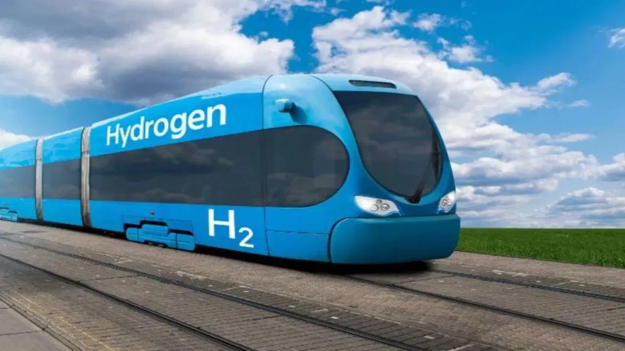 ट्रायल ट्रैक पर उतरी देश की पहली हाइड्रोजन ट्रेन, ग्रीन रेल तकनीक में भारत की बड़ी छलांग ट्रायल ट्रैक पर उतरी देश की पहली हाइड्रोजन ट्रेन, ग्रीन रेल तकनीक में भारत की बड़ी छलांग