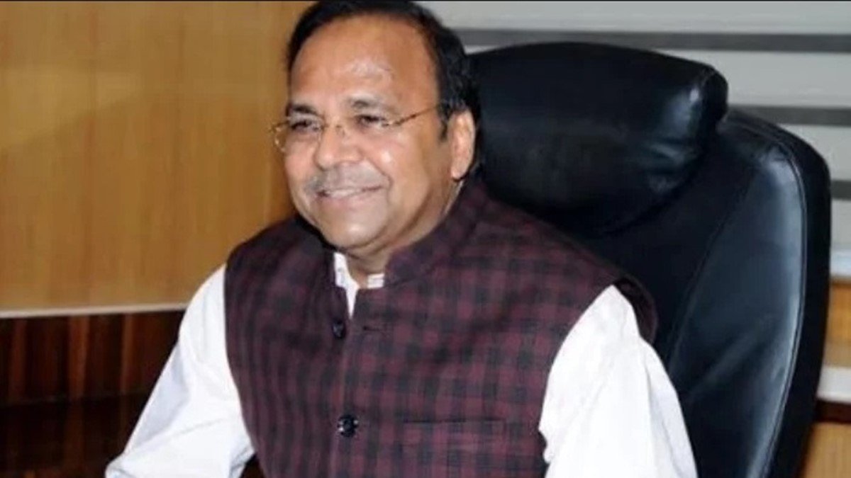 राजस्व मंडल ने पूर्व मुख्य सचिव विवेक ढांड की संपत्ति और अभिलेख यथावत रखने का आदेश दिया