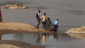 बीजापुर : इंद्रावती नदी में डोंगी पलटने से एक परिवार के 4 लोग बहे, सर्चिंग ऑपरेशन जारी