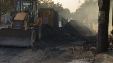 कटघोरा जिला न्याय के पास कोयले से भरा ट्रेलर अनियंत्रित होकर पलटा, बाल-बाल बचे लोग; CCTV में कैद हुआ भयावह मंजर