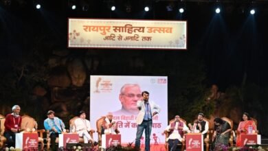 रायपुर साहित्य उत्सव में स्व. अटल बिहारी वाजपेयी जी की स्मृति में हुआ काव्य पाठ