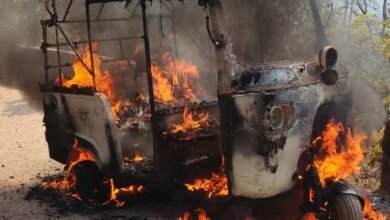 कोरबा में चलती ऑटो में लगी आग, सवार यात्रियों ने कूदकर बचाई जान