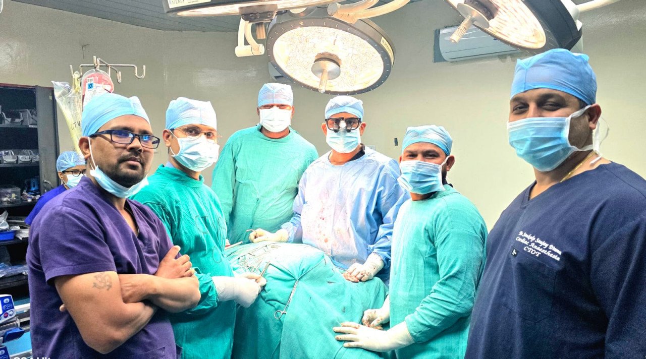 मेकाहारा के हार्ट, चेस्ट एंड वैस्कुलर सर्जरी विभाग में हुई दुर्लभ ‘सर्जरी’, ब्रश करते समय फटी गर्दन की नस, फ़िर डॉक्टरों ने दी नई जिंदगी
