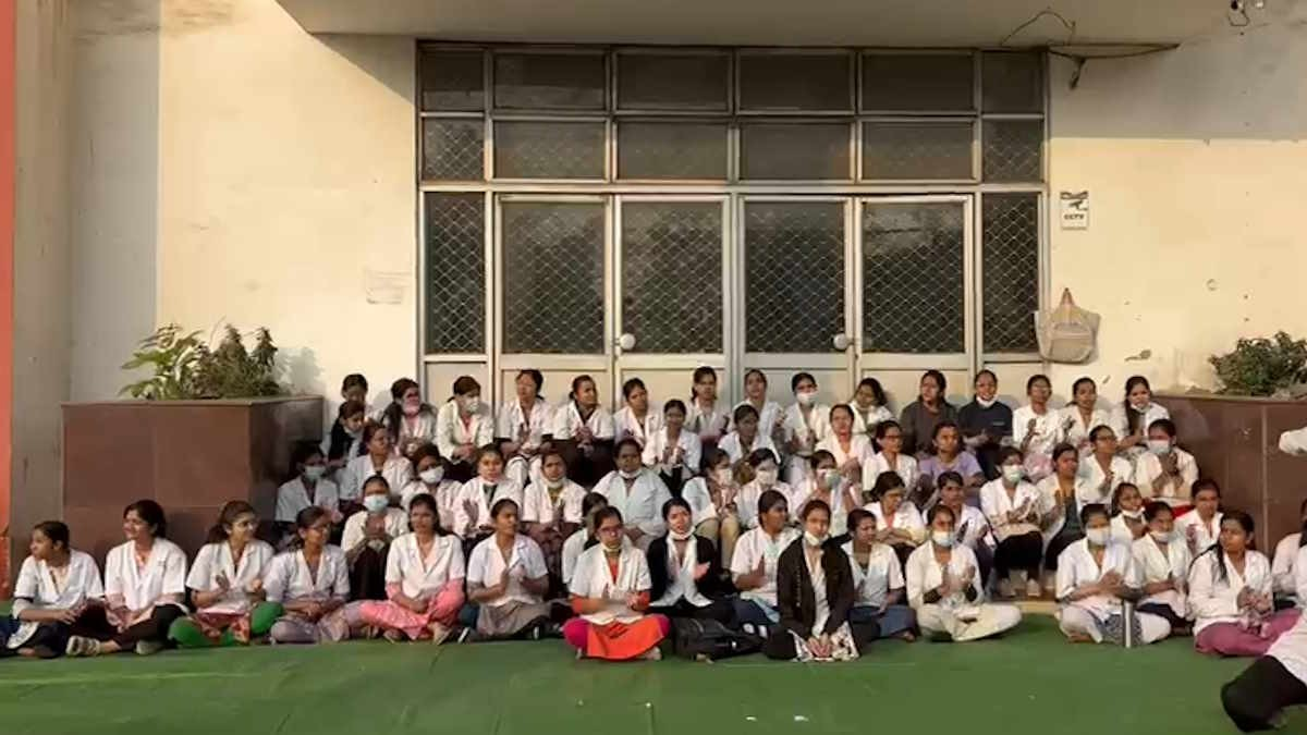 डेंटल कॉलेज के छात्र सात दिन से हड़ताल पर, चर्चा के लिए पहुंचे एडीएम-एसडीएम, गतिरोध बने रहने पर बल प्रयोग की आशंका… डेंटल कॉलेज के छात्र सात दिन से हड़ताल पर, चर्चा के लिए पहुंचे एडीएम-एसडीएम, गतिरोध बने रहने पर बल प्रयोग की आशंका…