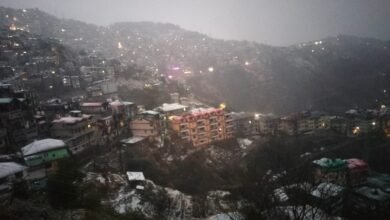 शिमला-मनाली में अचानक बदला मौसम, आंधी-तूफान के साथ बर्फबारी, कांगड़ा और चंबा में बारिश; बिजली आपूर्ति ठप