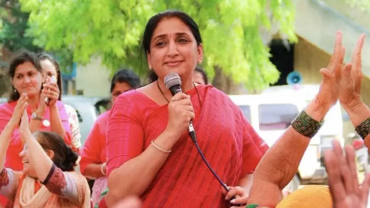 अजित पवार की पत्नी सुनेत्रा पवार ले सकती हैं डिप्टी सीएम पद की शपथ, NCP विधायक दल की कल बैठक