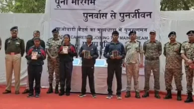 छत्तीसगढ़ में नक्सल संगठन को बड़ा झटका,8 लाख के 4 इनामी नक्सलियों ने किया सरेंडर