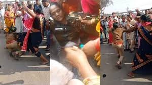 तमनार में महिला पुलिसकर्मी मारपीट करने वालों पर एक्शन, दो लोगों को लिया हिरासत में