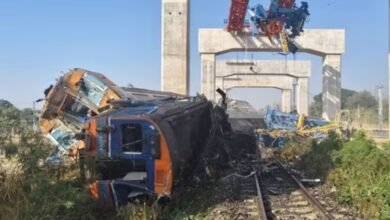 Thailand Crane Collapse: थाईलैंड में चलती ट्रेन के ऊपर क्रेन गिरने के कारण पटरी से उतरी रेलगाड़ी , 29 लोगों की मौत; 30 घायल