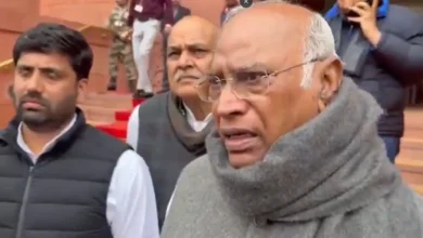 ममता के बाद अब खरगे ने भी की प्लेन हादसे की जांच की मांग