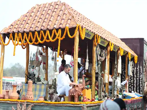 गणतंत्र दिवस पर रायपुर में विजेता टुकड़ियों और झांकियों को मिला सम्मान