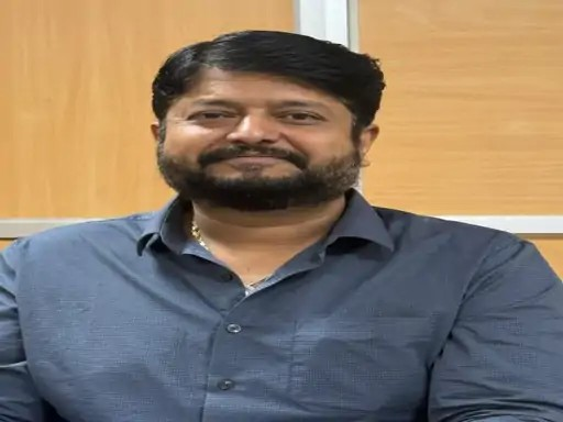 रायपुर में DGGI ने कारोबारी संतोष वाधवानी को किया गिरफ्तार; 80 करोड़ के फर्जी बिल पकड़ाए रायपुर में DGGI ने कारोबारी संतोष वाधवानी को किया गिरफ्तार; 80 करोड़ के फर्जी बिल पकड़ाए