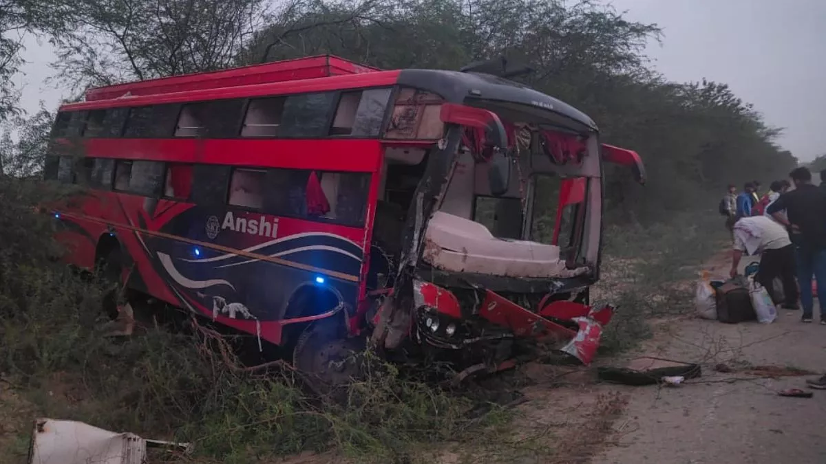देहरादून : विकासनगर में बड़ा हादसा, 30 यात्रियों को लेकर जा रही रोडवेज की बस खाई में गिरी, तीन की मौत, कई घायल,रेस्क्यू जारी