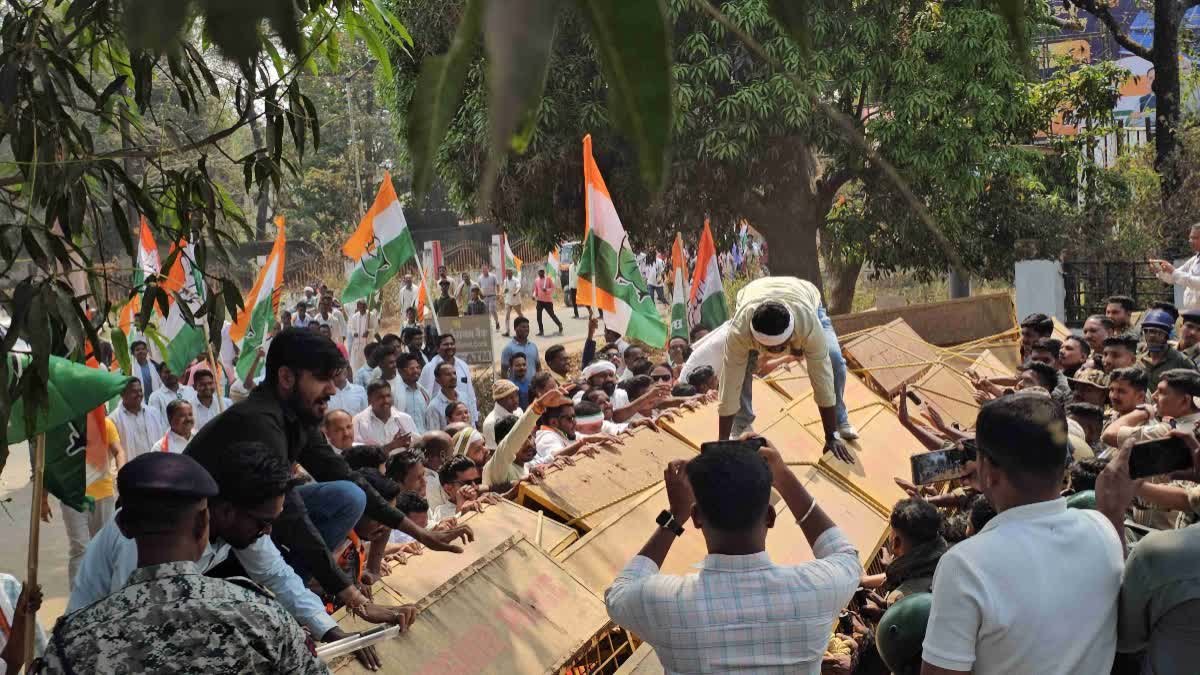 सुकमा में कांग्रेस ने किया कलेक्टरोरेट घेराव, मनरेगा बचाओ संग्राम की हुंकार, हरीश कवासी बोले- मनरेगा गरीबों की जीवनरेखा