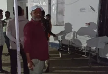 अजयगढ़ में जर्जर पुल से बाइक गिरने पर चाचा की मौत, भतीजा गंभीर घायल