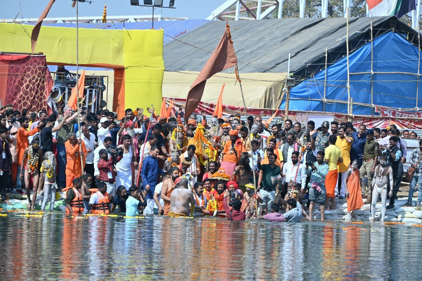 Mahashivratri 2026: महाशिवरात्रि पर राजिम में शाही स्नान और विशाल शोभायात्रा आज, सीएम साय करेंगे शिरकत Mahashivratri 2026: महाशिवरात्रि पर राजिम में शाही स्नान और विशाल शोभायात्रा आज, सीएम साय करेंगे शिरकत