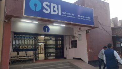 गाजीपुर: SBI की मुख्य शाखा में जालसाजी का बड़ा मामला, बैंक मैनेजर पर मामला दबाने का आरोप गाजीपुर: SBI की मुख्य शाखा में जालसाजी का बड़ा मामला, बैंक मैनेजर पर मामला दबाने का आरोप