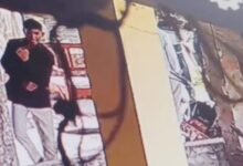 यूपी में सरिया सीमेंट की दुकान से लाखों की चोरी, सीसीटीवी में कैद हुआ शातिर