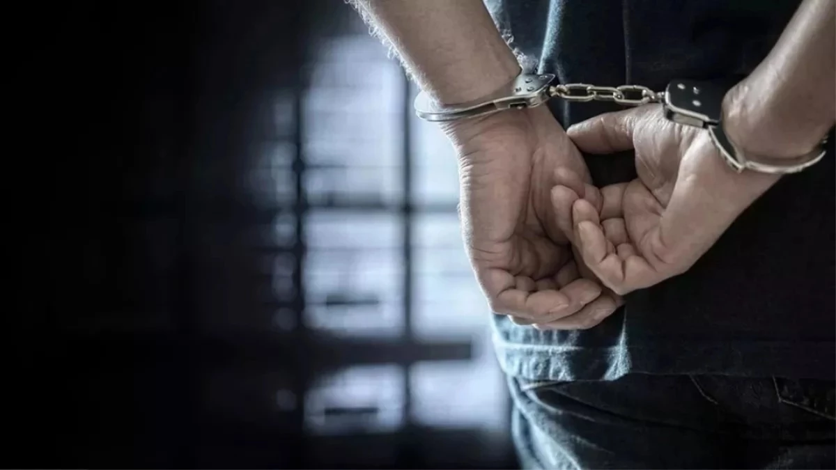 इंदौर में हाईप्रोफाइल ठग संजय कालरा का करीबी ऑटो डील संचालक गिरफ्तार इंदौर में हाईप्रोफाइल ठग संजय कालरा का करीबी ऑटो डील संचालक गिरफ्तार