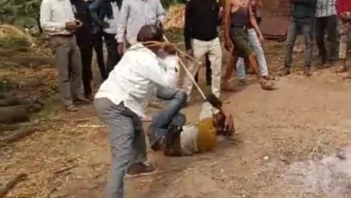 धार में रस्सी से हाथ बांध कर युवक की बेरहमी से पिटाई, वीाडियो वायरल, तमाशबीन बने रहे लोग