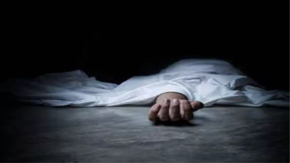अमेठी में मौत का तांडव! दो बाइकों की भीषण भिड़ंत में उड़े परखच्चे, सड़कों पर बिछ गई लाशें अमेठी में मौत का तांडव! दो बाइकों की भीषण भिड़ंत में उड़े परखच्चे, सड़कों पर बिछ गई लाशें