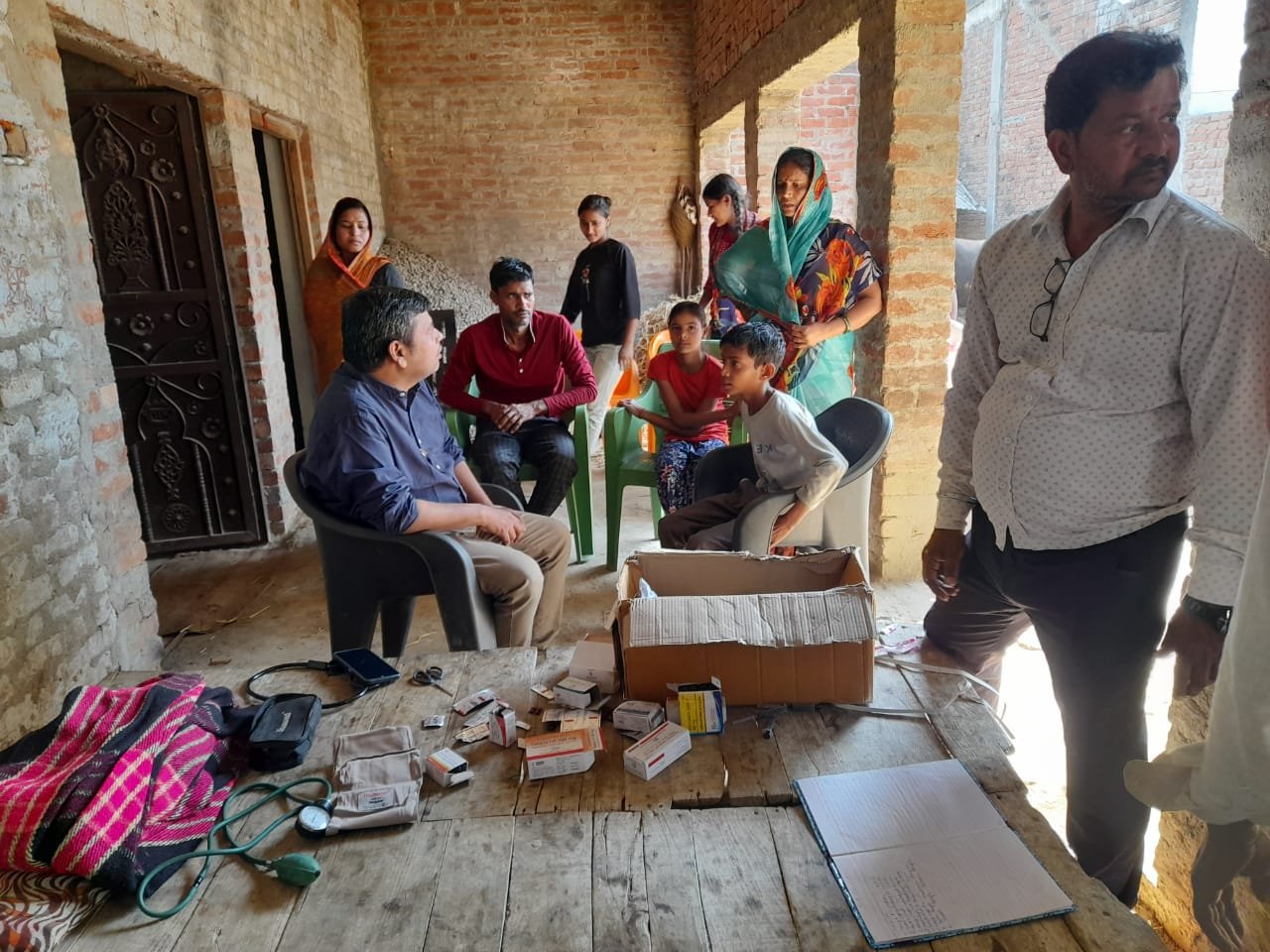 उत्तर प्रदेश: छट्ठी समारोह में भोजन के बाद 40 लोगों की हालत बिगड़ी… गांव में मचा हड़कंप, इलाज में जुटे चिकित्सक