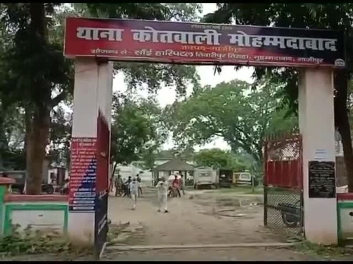 मानसिक प्रताड़ना से क्षुब्ध होकर छात्रा ने किया था आत्महत्या, पिता ने विद्यालय की दो छात्राओं सहित टीचर पर दर्ज कराया मुकदमा