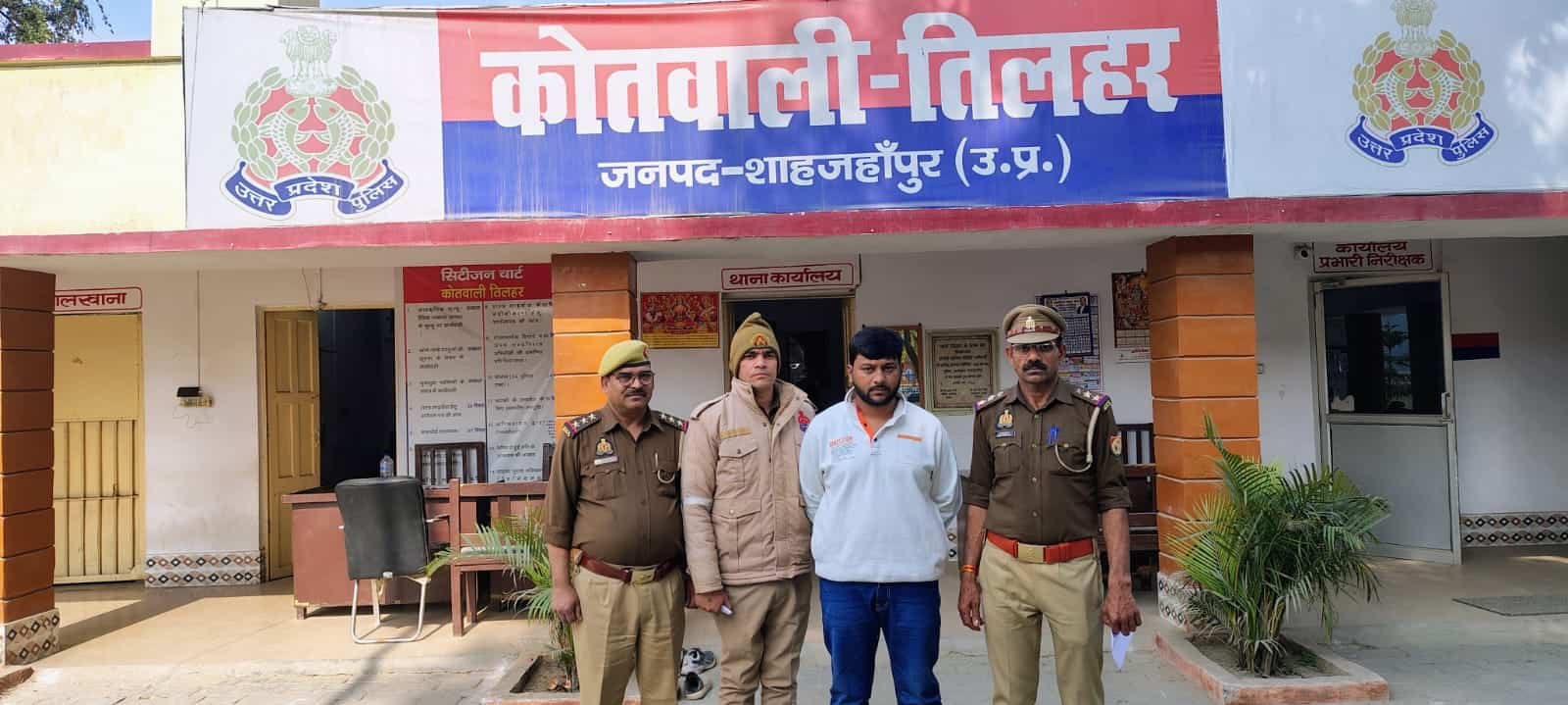 शाहजहांपुर: बीजेपी नेता पर हमला करने वाले बदमाश को पुलिस ने कोर्ट में पेश कर भेजा जेल…