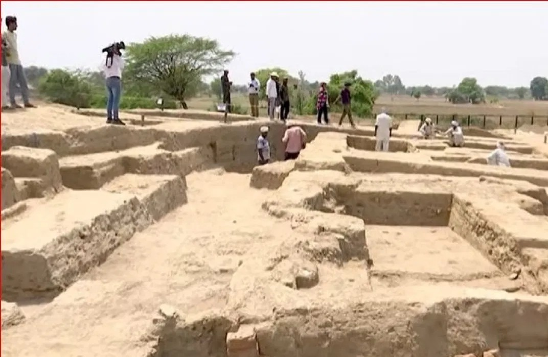 हरियाणा का 6,000 साल पुराना गांव: 60 कंकाल मिले, देश की 15 आइकॉनिक साइट्स में होगा शामिल हरियाणा का 6,000 साल पुराना गांव: 60 कंकाल मिले, देश की 15 आइकॉनिक साइट्स में होगा शामिल