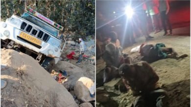 सगाई से लौट रही पिकअप खाई में गिरी, चार की मौत, दस से अधिक घायल