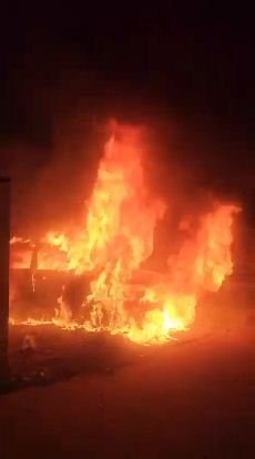 रायपुर में युवक कांग्रेस नेता की कारों में आग, इलाके में सनसनी; पुलिस जांच में जुटी
