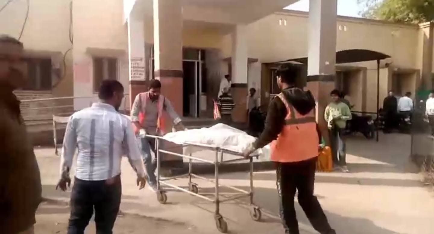 अमेठी में दो ट्रक आमने-सामने भिड़े: दोनों के ड्राइवर की हुई दर्दनाक मौत