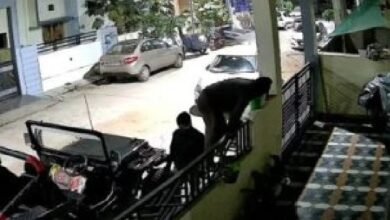 धमतरी में हथियारबंद नकाबपोश चोरों का आतंक, क्रेडा अधिकारी समेत 6 घरों में की सेंधमारी; पुलिस CCTV फुटेज खंगालने में जुटी