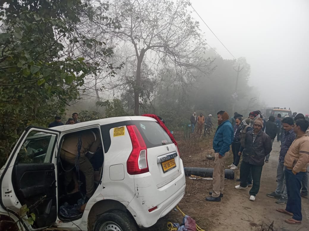 लखीमपुर खीरी में भीषण हादसा: अज्ञात वाहन की टक्कर से कार सवार दंपती समेत तीन की मौत, तीन लोग घायल