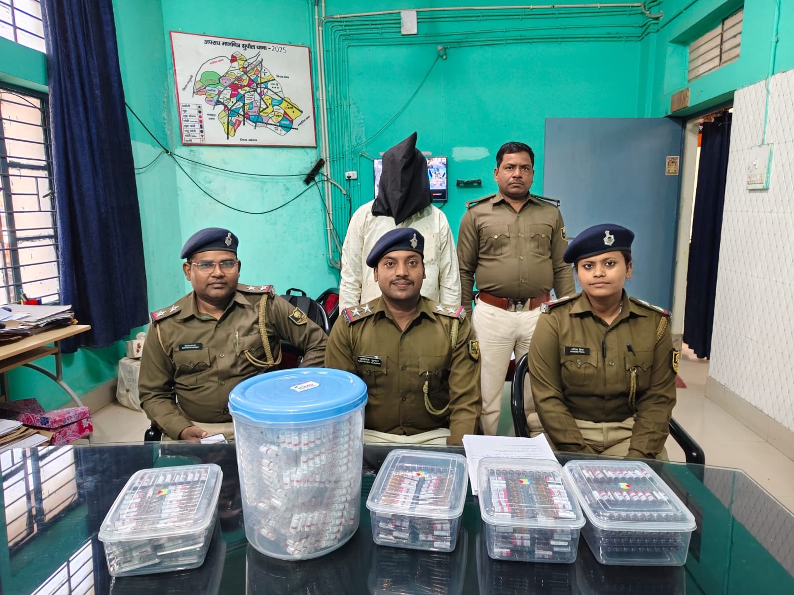 सुपौल पुलिस की बड़ी कार्रवाई, भारी मात्रा में इंजेक्शन व स्मैक के साथ तीन युवक गिरफ्तार