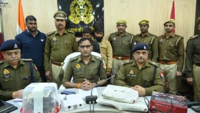 बाराबंकी: अवशानेश्वर मंदिर में चोरी करने वाला शातिर चोर व चोरी का सामान खरीदने वाला सोनार गिरफ्तार…