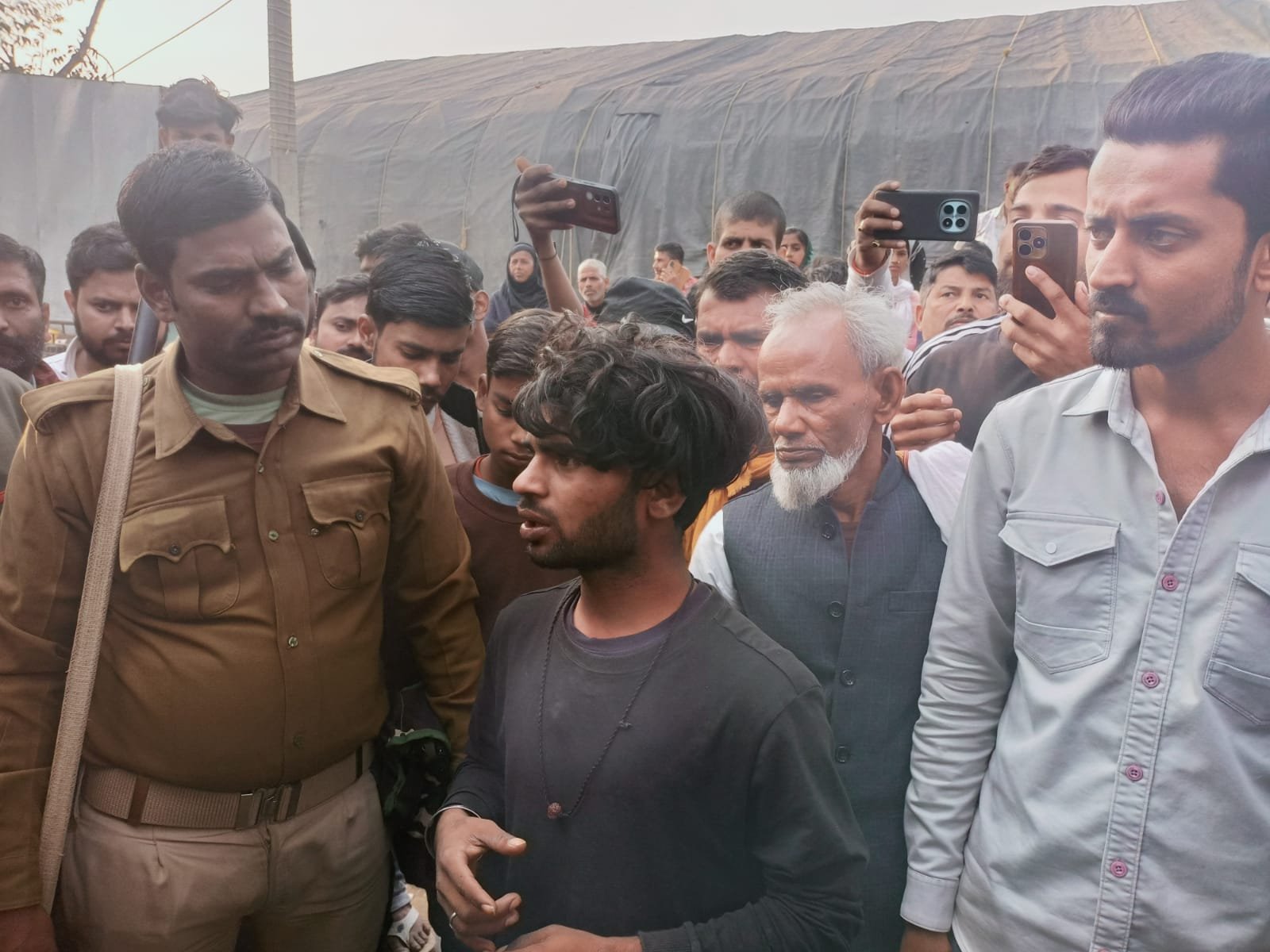 सुपौल में बिट्टू काे उठा ले गई पुलिस, गांधी मैदान के पास कर रहा था लूटपाट