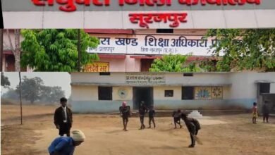 वायरल वीडियो की पुष्टि के बाद सख्त एक्शन: जनशिक्षक सहित 5 पर वेतन रोक, बीईओ को कड़ी चेतावनी; मचा हड़कंप