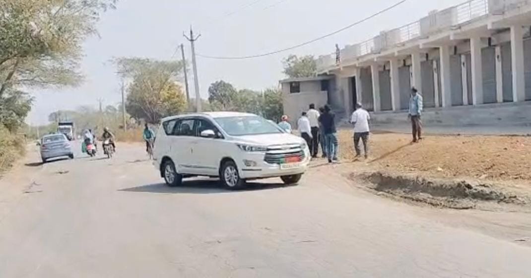 कोरबा: छुरी में नहीं हुई सब-इंजीनियर से मारपीट,  बोले- सड़क किनारे हो रही थी औपचारिक बातचीत; अध्यक्ष पति ने भी दी प्रतिक्रिया